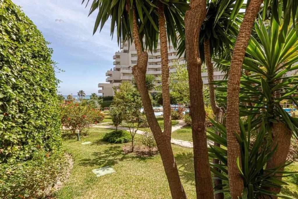 797 Holiday Rentals- Precioso Piso Con Vistas Al Jardin En Benalbeach Бенальмадена Екстер'єр фото