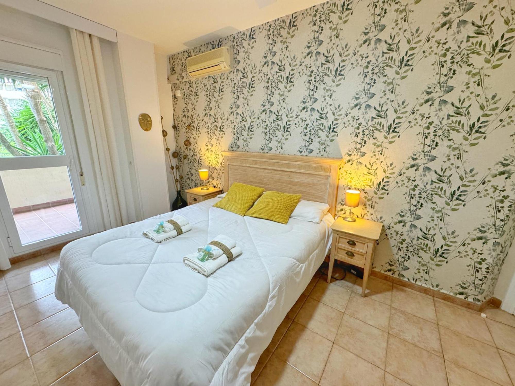 797 Holiday Rentals- Precioso Piso Con Vistas Al Jardin En Benalbeach Бенальмадена Екстер'єр фото